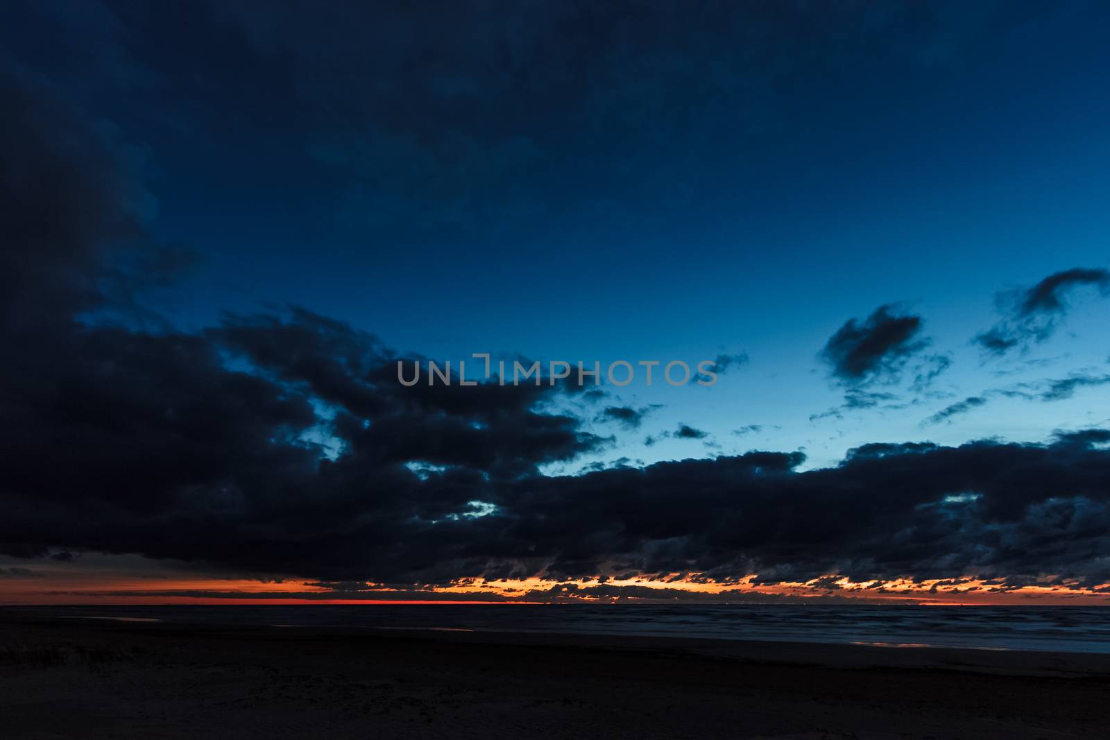 Dark blue cloudy sky by sengnsp