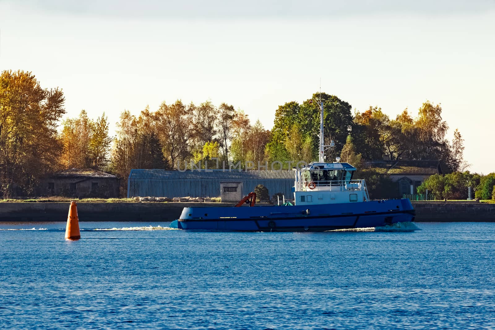 Blue small tug ship by sengnsp