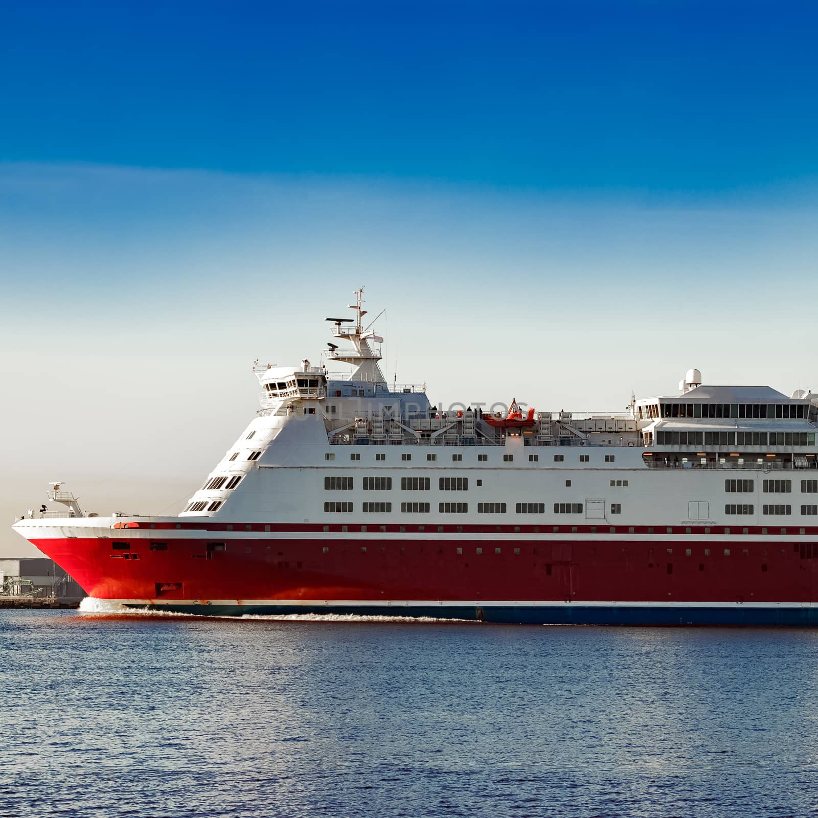 Red cruise liner by sengnsp