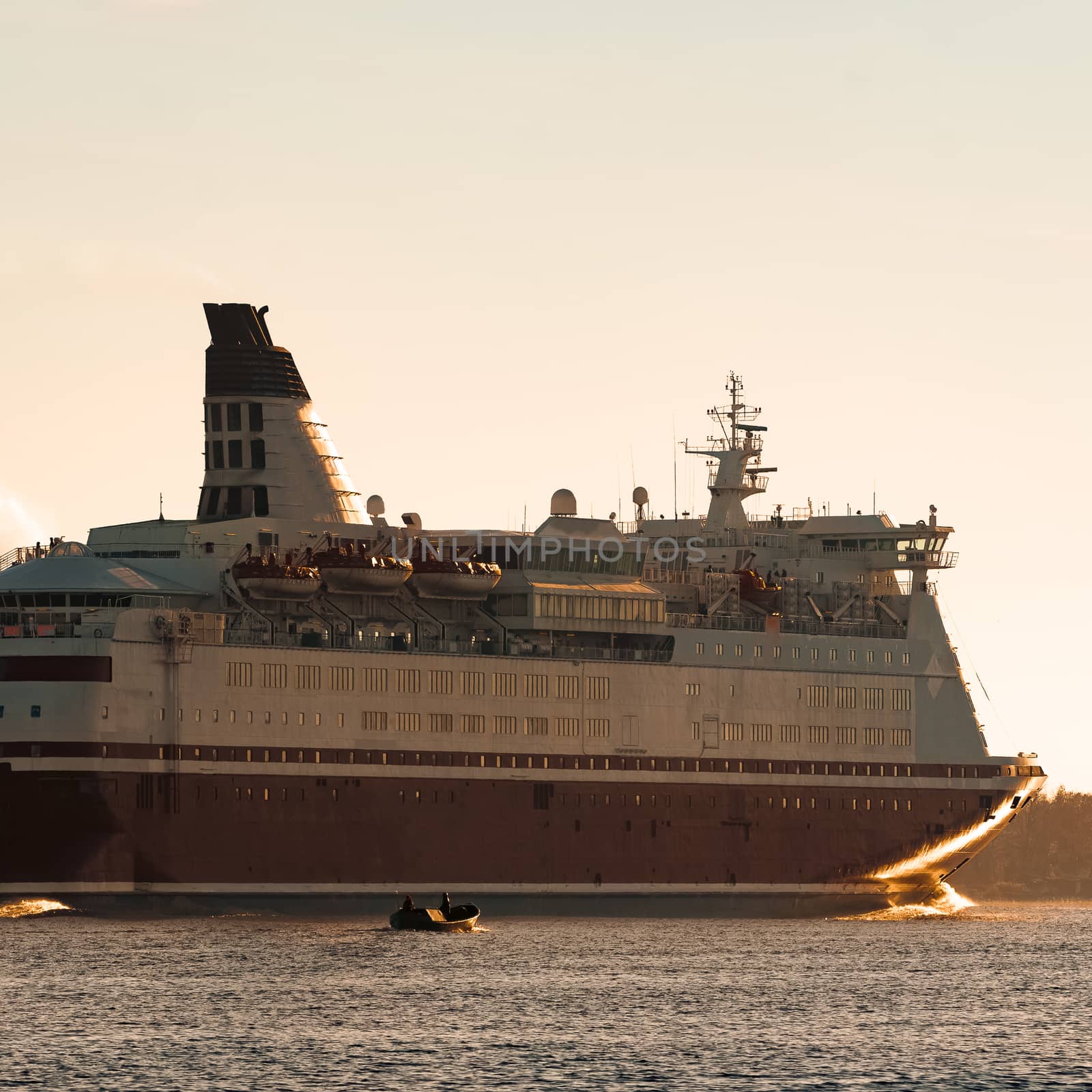 Big cruise liner by sengnsp