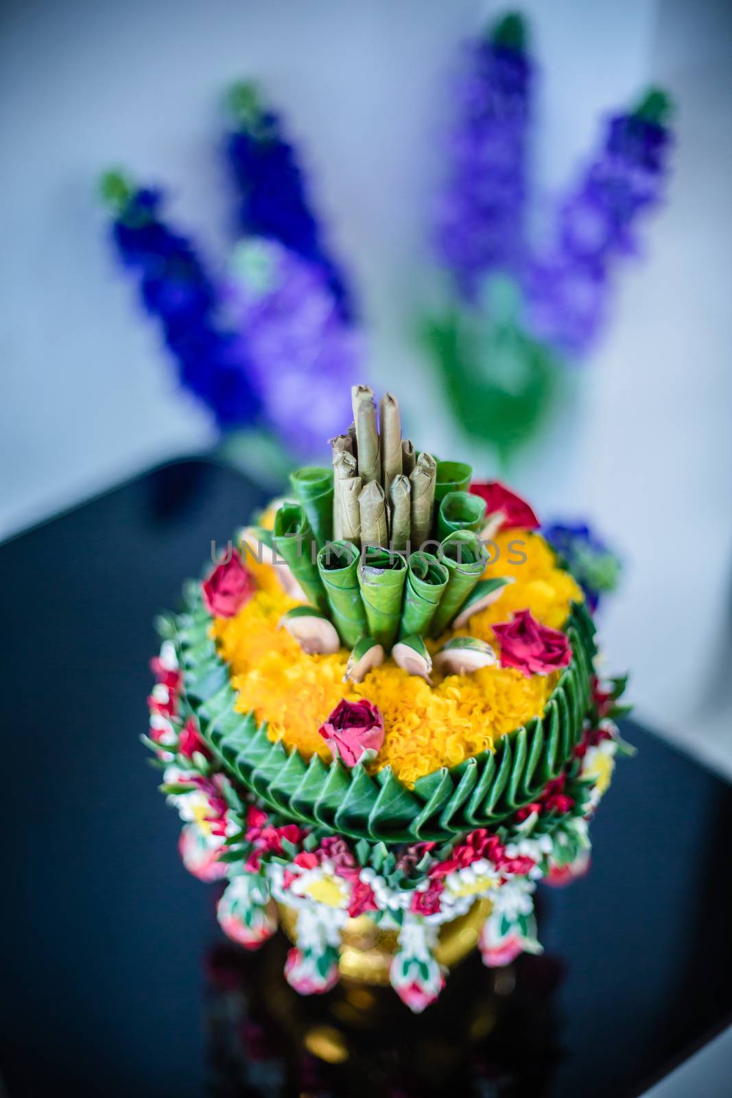 Flower tray for Thai traditional wedding by psodaz