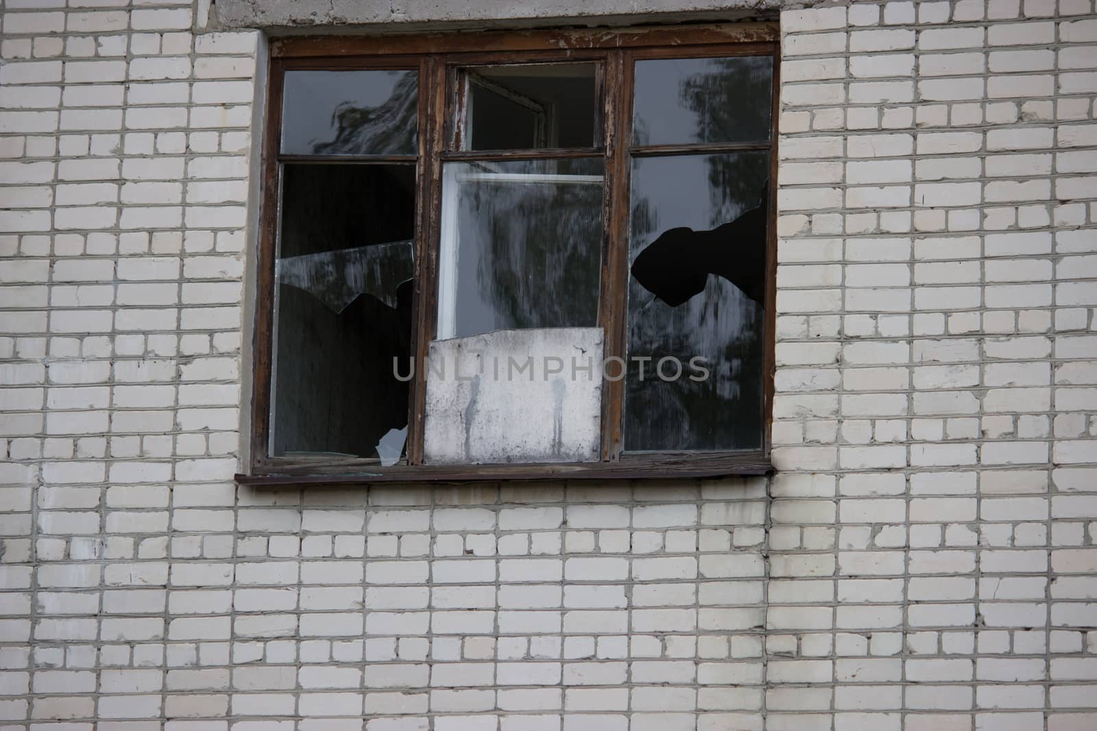 Broken windows in an building by liwei12