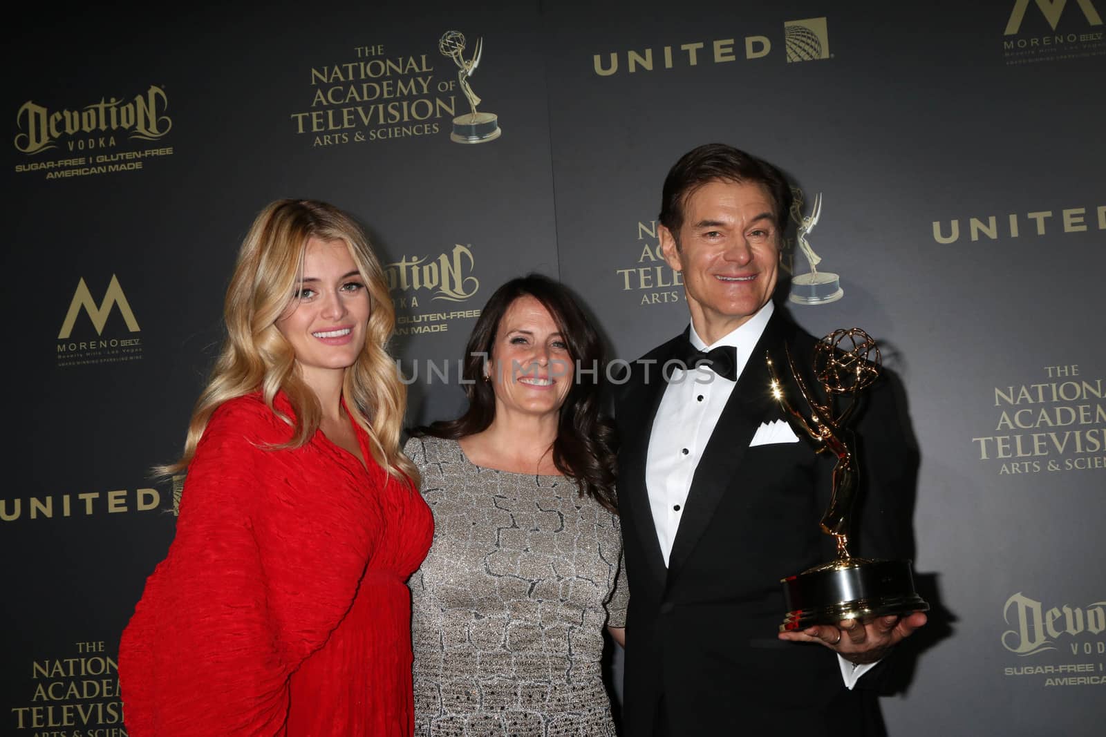 Daphne Oz, Guest, Dr. Mehmet Oz, Outstanding Talk Show - Informative
at the 44th Daytime Emmy Awards - Press Room, Pasadena Civic Auditorium, Pasadena, CA 04-30-17/ImageCollect by ImageCollect