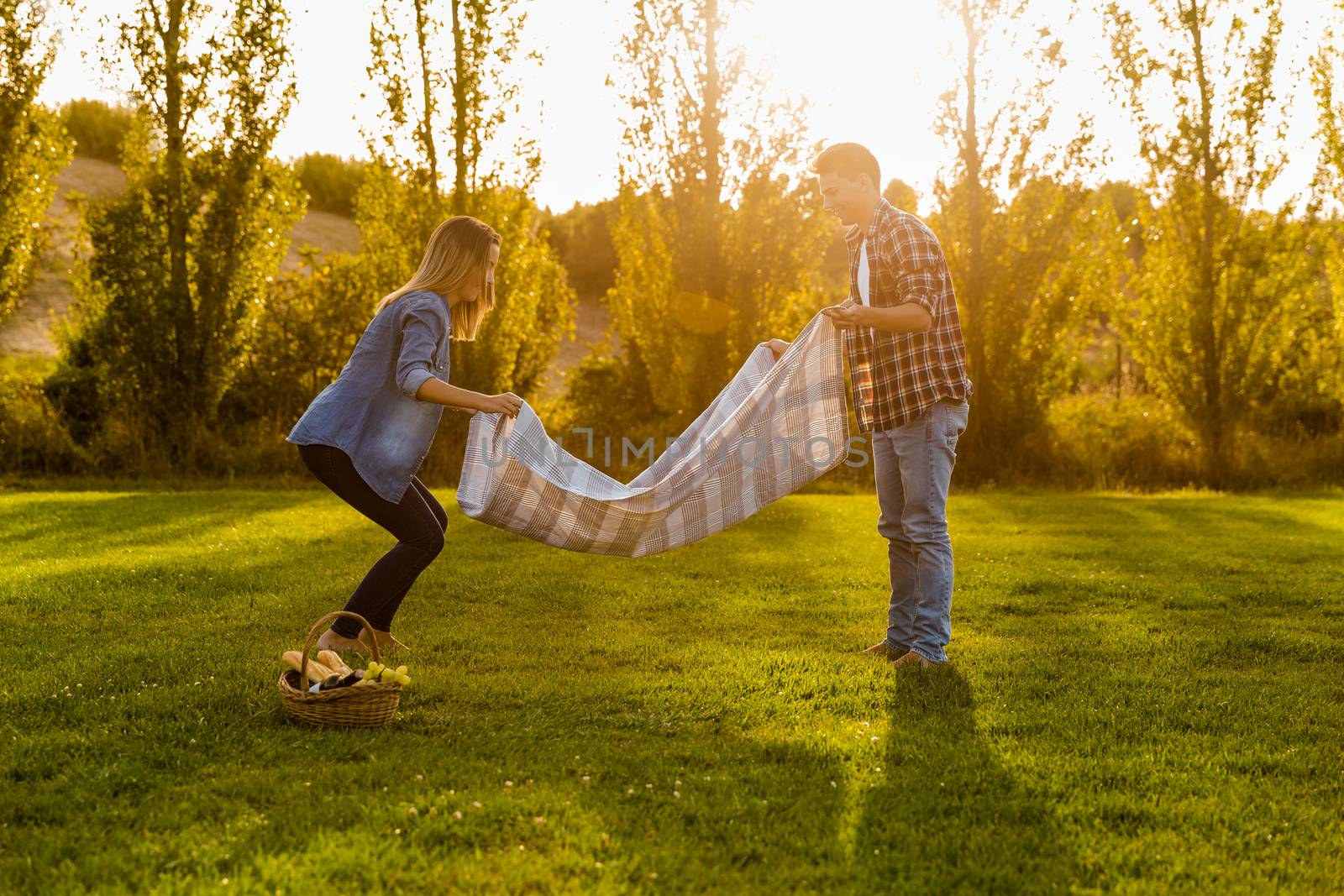 Happy couple getting ready for a picnic