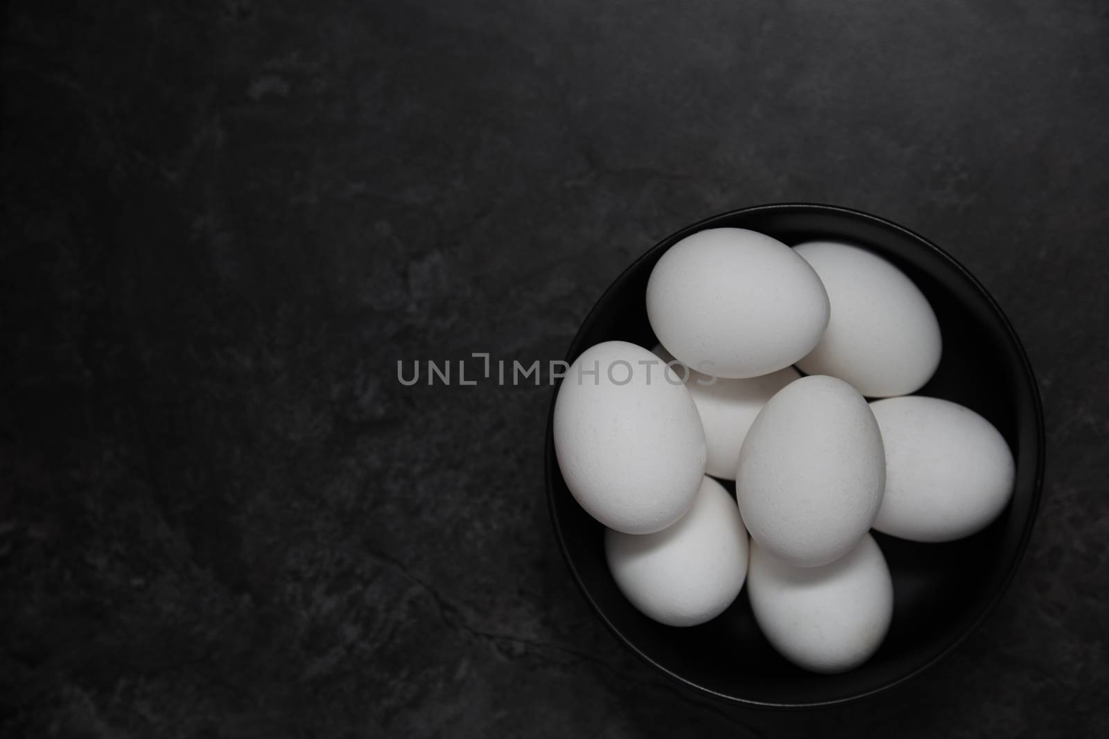 Chicken eggs in a bowl by Novic