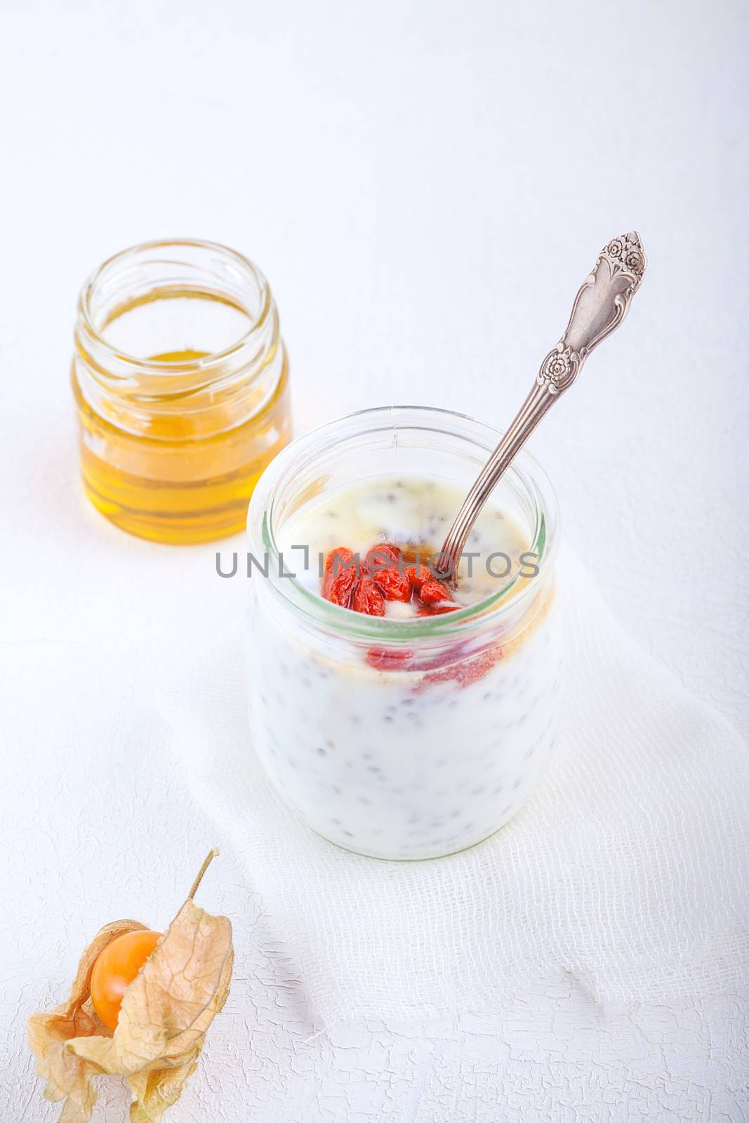 Yoghurt with goji berries, chia seeds and honey.