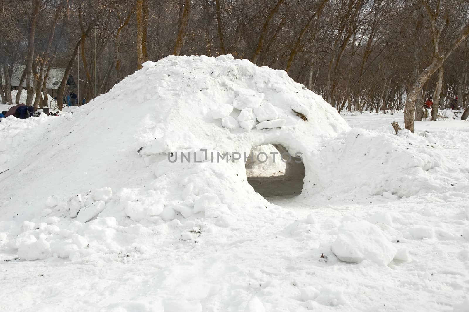 Snow Cave built in the mountains of Utah. This cave is big enough to sleep 6 adults