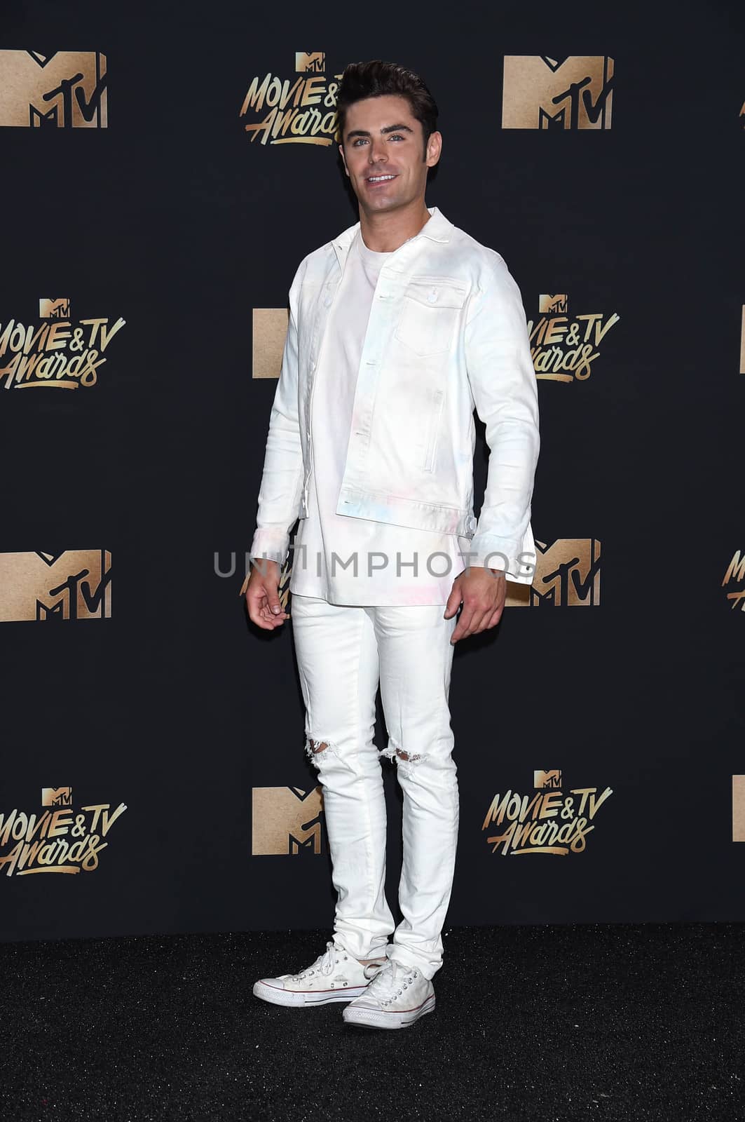 Zac Efron at the 2017 MTV Movie & TV Awards, Arrivals, Shrine Auditorium, Los Angeles, CA 05-07-17