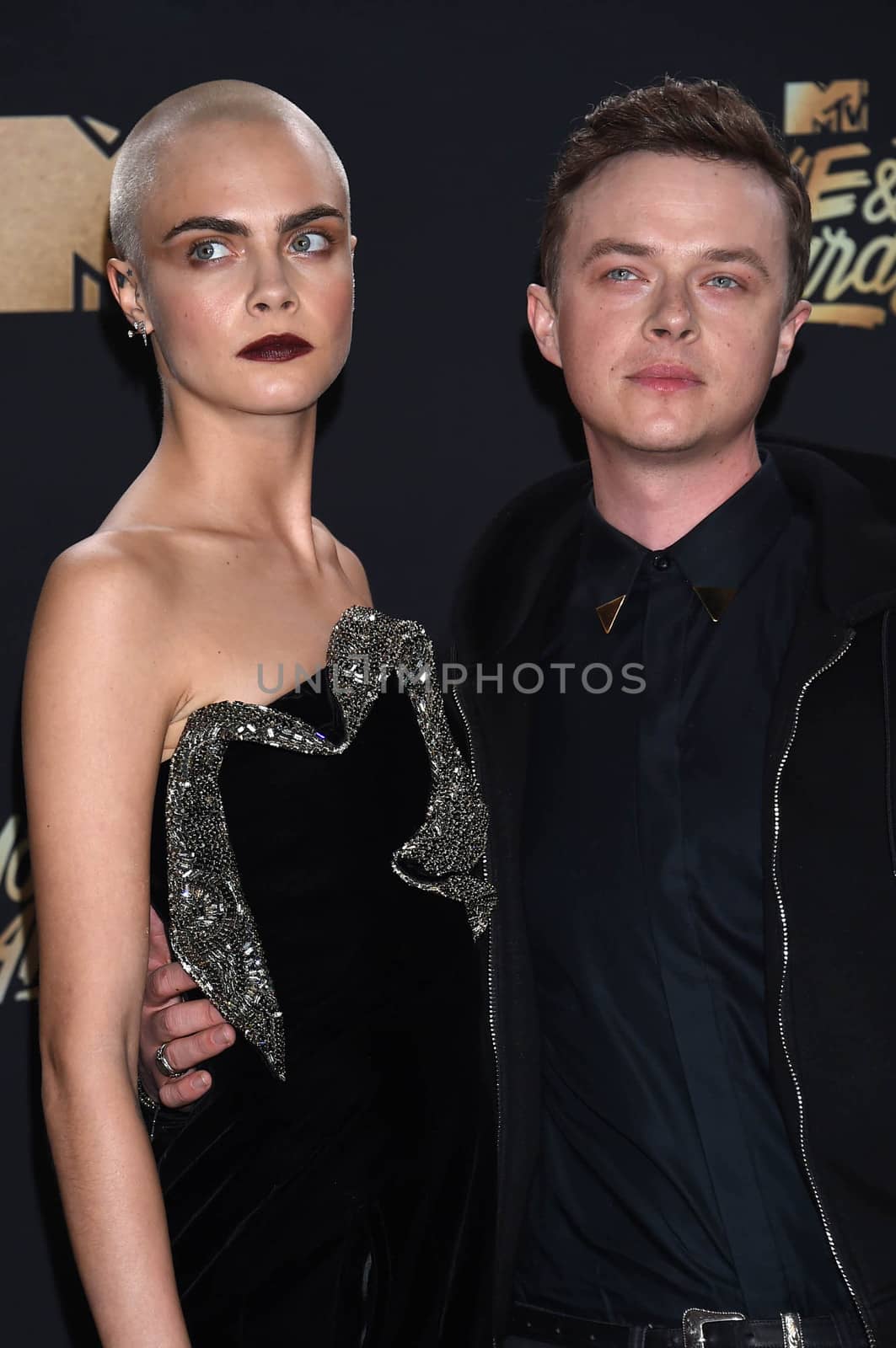 Cara Delevingne, Dane DeHaan at the 2017 MTV Movie & TV Awards, Arrivals, Shrine Auditorium, Los Angeles, CA 05-07-17