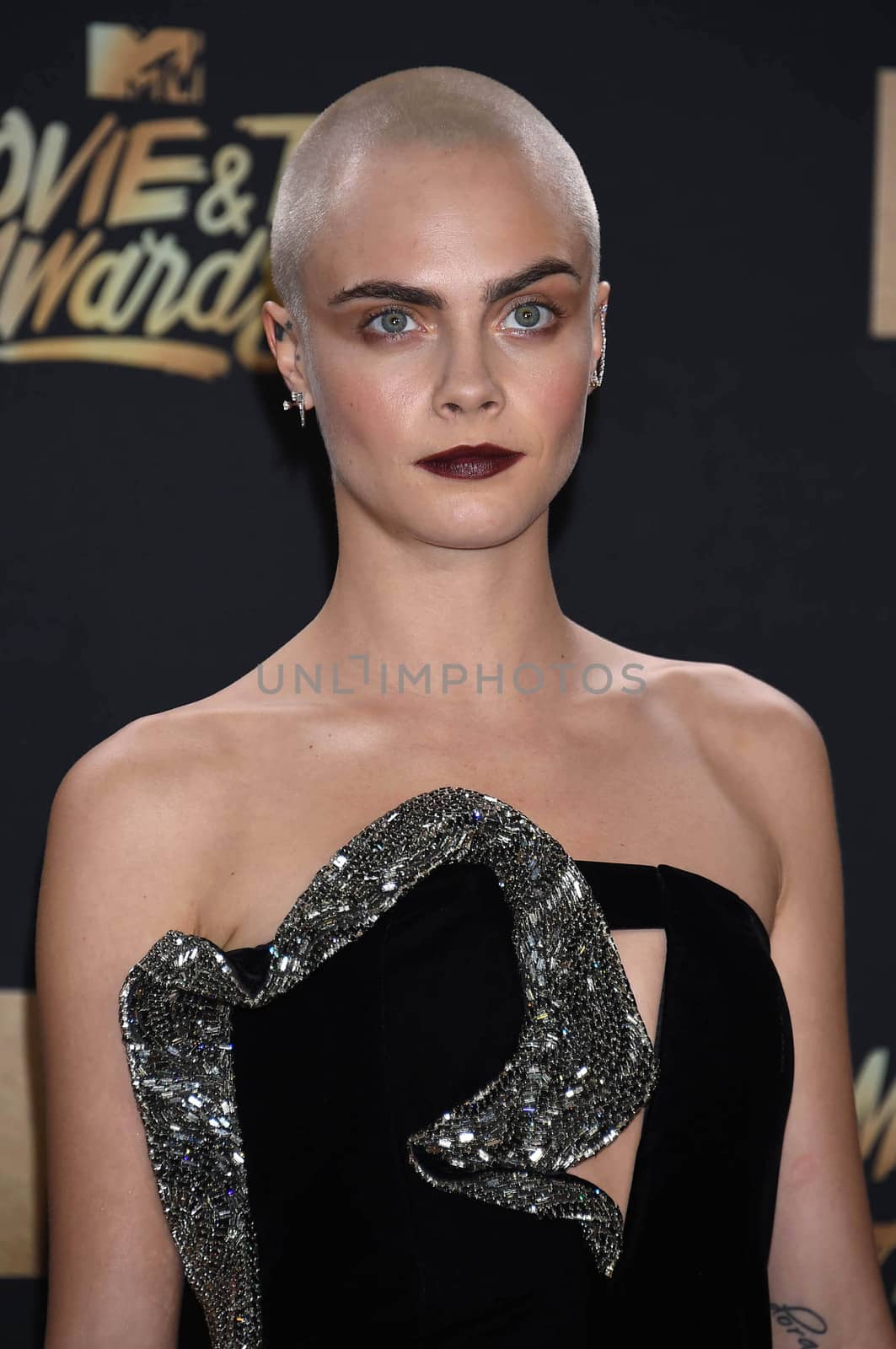 Cara Delevingne at the 2017 MTV Movie & TV Awards, Arrivals, Shrine Auditorium, Los Angeles, CA 05-07-17