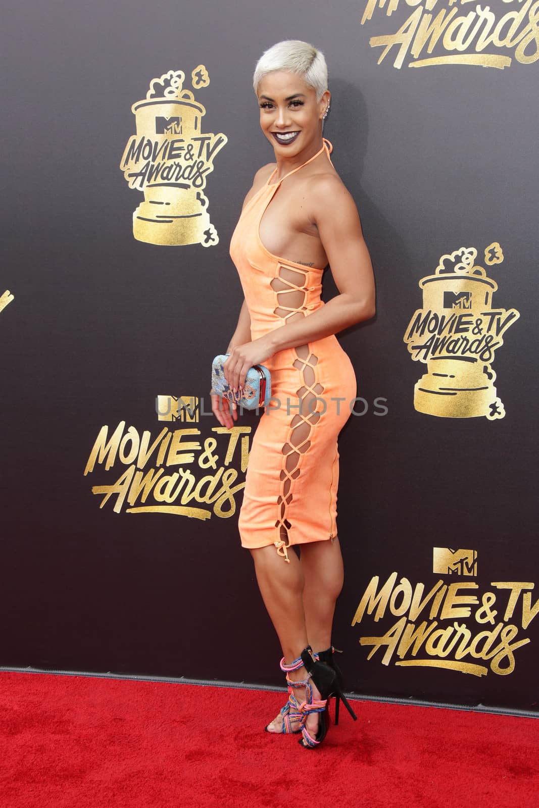 Sibley Scoles at the 2017 MTV Movie & TV Awards, Arrivals, Shrine Auditorium, Los Angeles, CA 05-07-17