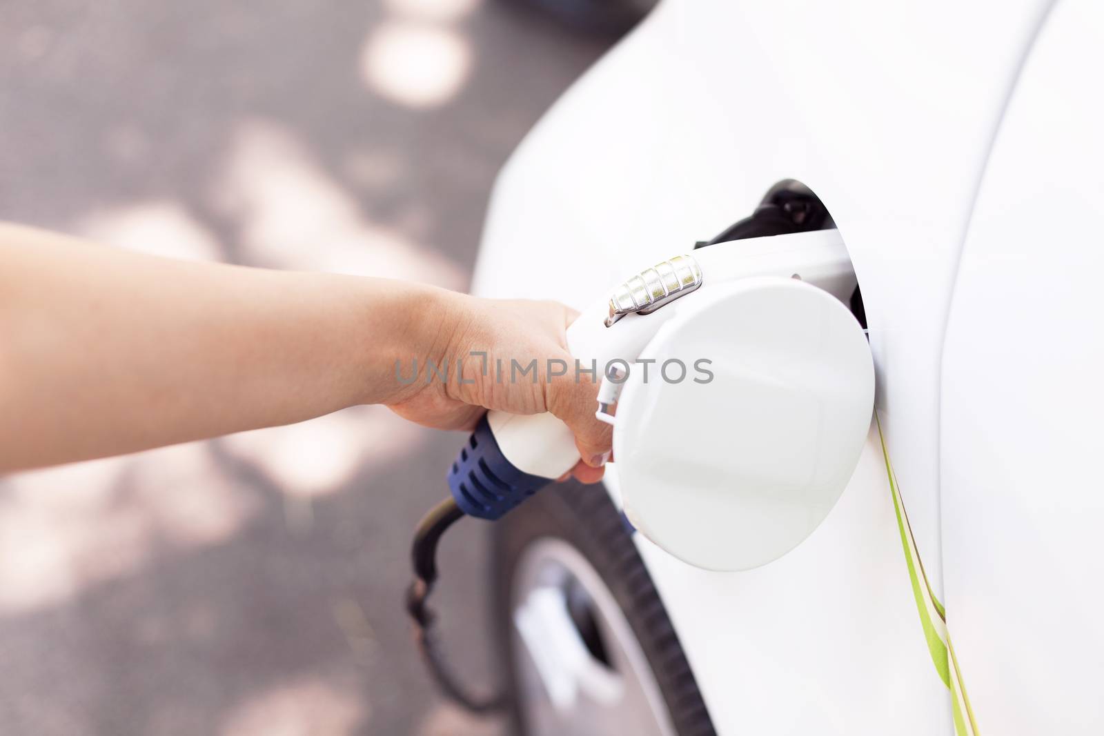 Charging battery of an electric vehicle by wellphoto