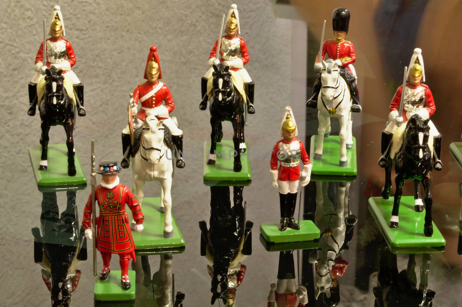 The collection of tin soldiers fascinates with its beauty. There is also a foot soldier and a rider. They are dressed in colorful uniforms and caftans.