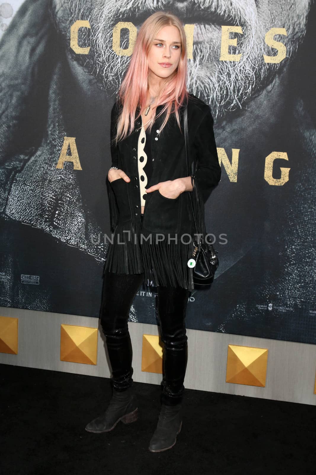 Lady Mary Charteris
at the "King Arthur Legend of the Sword" World Premiere, TCL Chinese Theater IMAX, Hollywood, CA 05-08-17