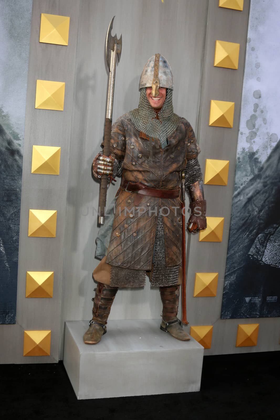 Atmosphere
at the "King Arthur Legend of the Sword" World Premiere, TCL Chinese Theater IMAX, Hollywood, CA 05-08-17