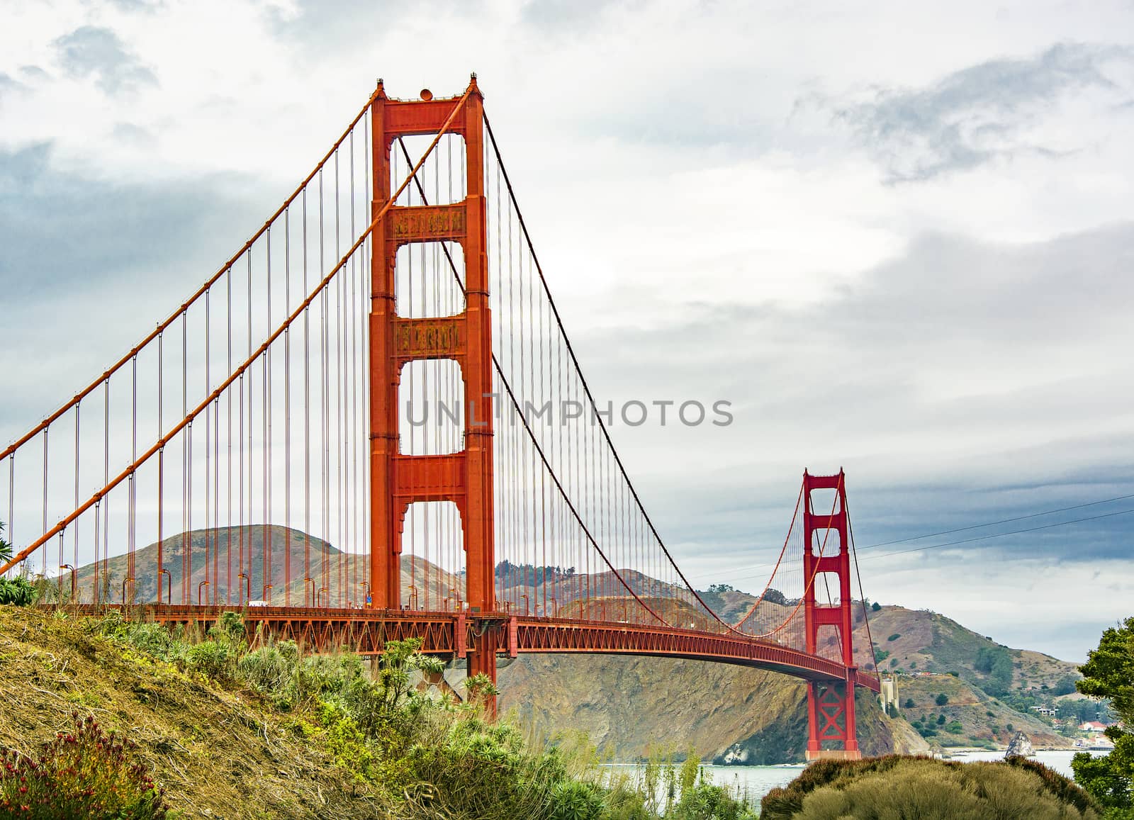 Golden Gate Bridge in a cloudy day