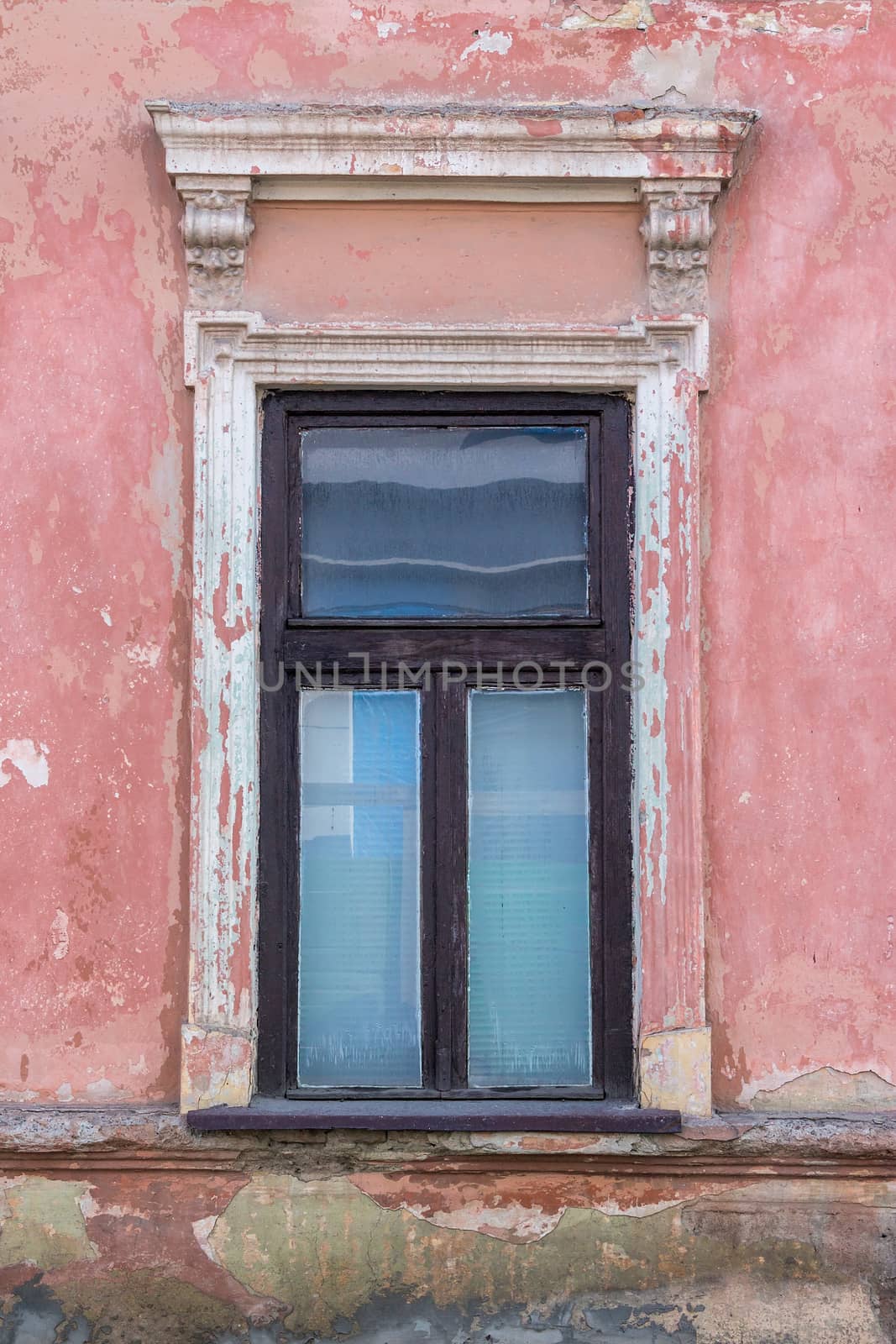 old window frame on the cracked wall by Pellinni