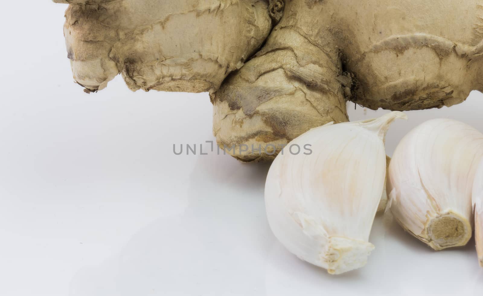 spice garlic and ginger isolated on white background by chingraph