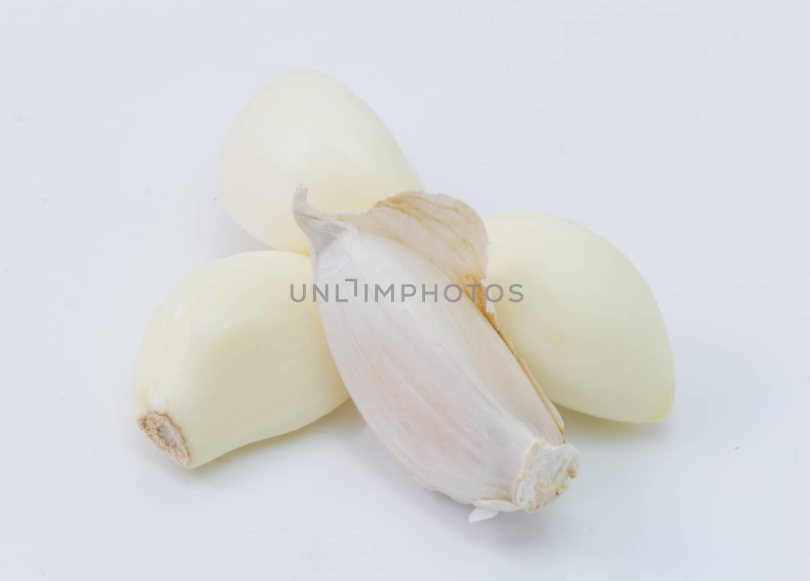 Fresh white garlic isolated on white background by chingraph