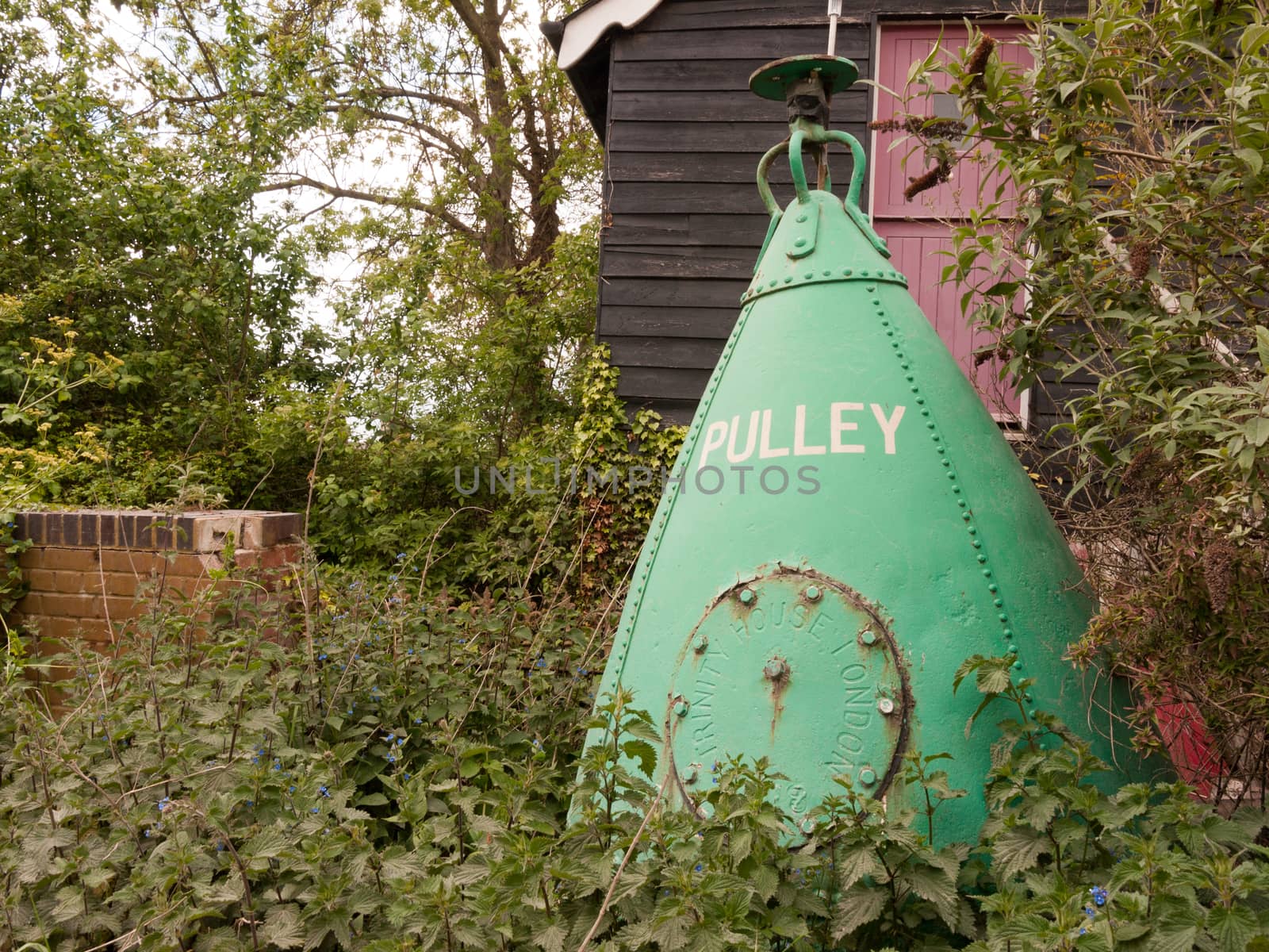 a big green pulley outside from sailing in garden front cool retro chic style