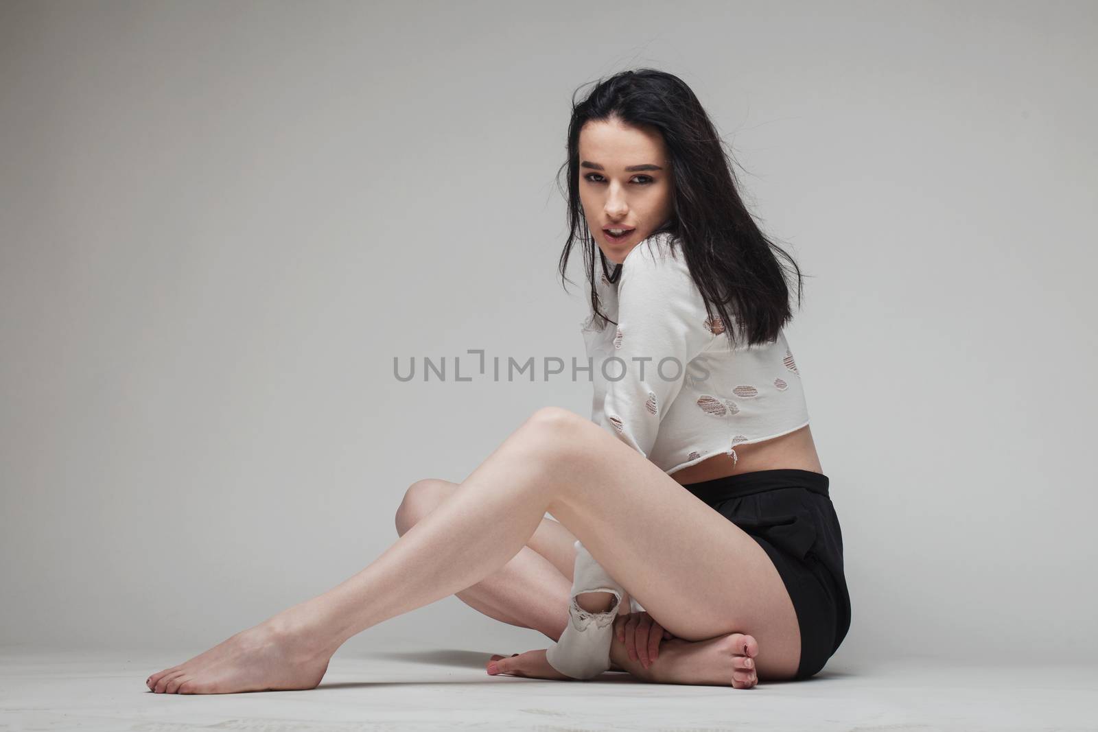 bare feet beautiful girl by kokimk