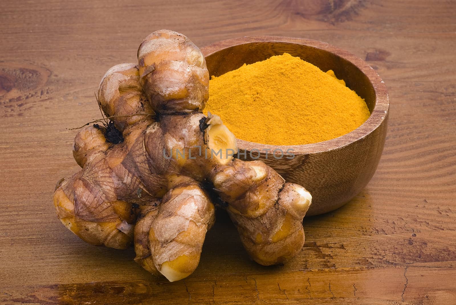 Turmeric (Curcuma longa) is a tropical plant in the same family as ginger, native to India, and cultivated throughout the tropics around the world. The spice of an intense yellow color is an essential ingredient in many recipes oriental cooking.