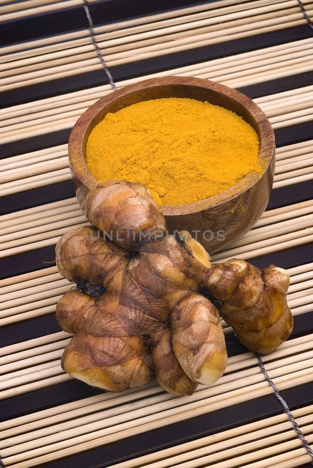 Turmeric (Curcuma longa) is a tropical plant in the same family as ginger, native to India, and cultivated throughout the tropics around the world. The spice of an intense yellow color is an essential ingredient in many recipes oriental cooking.