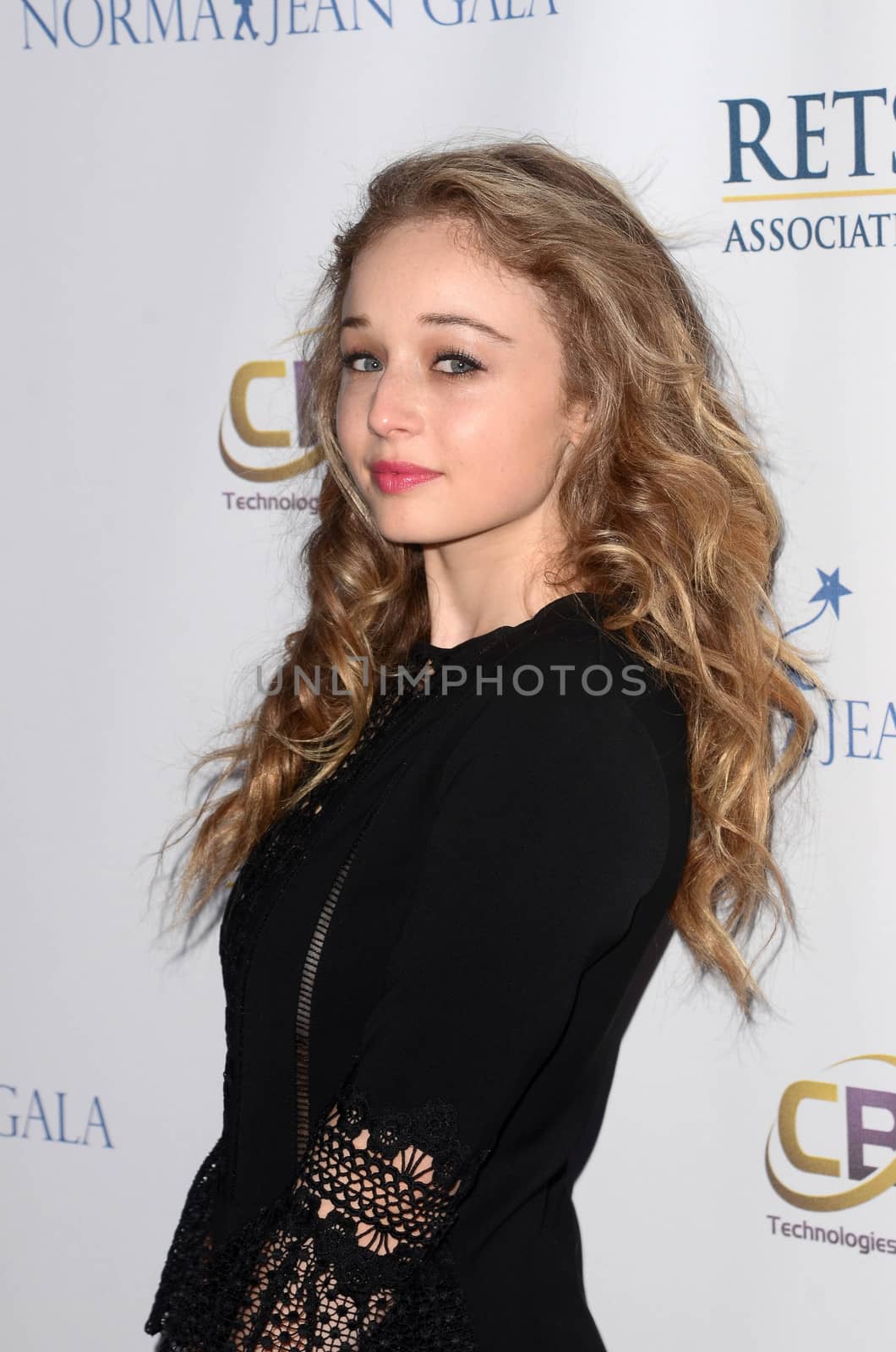 Carson Meyer
at the Uplift Family Services at Hollygrove Gala, W Hotel, Hollywood, CA 05-18-17