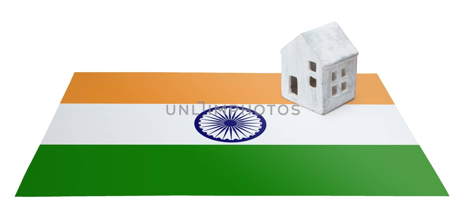 Small house on a flag - Living or migrating to India