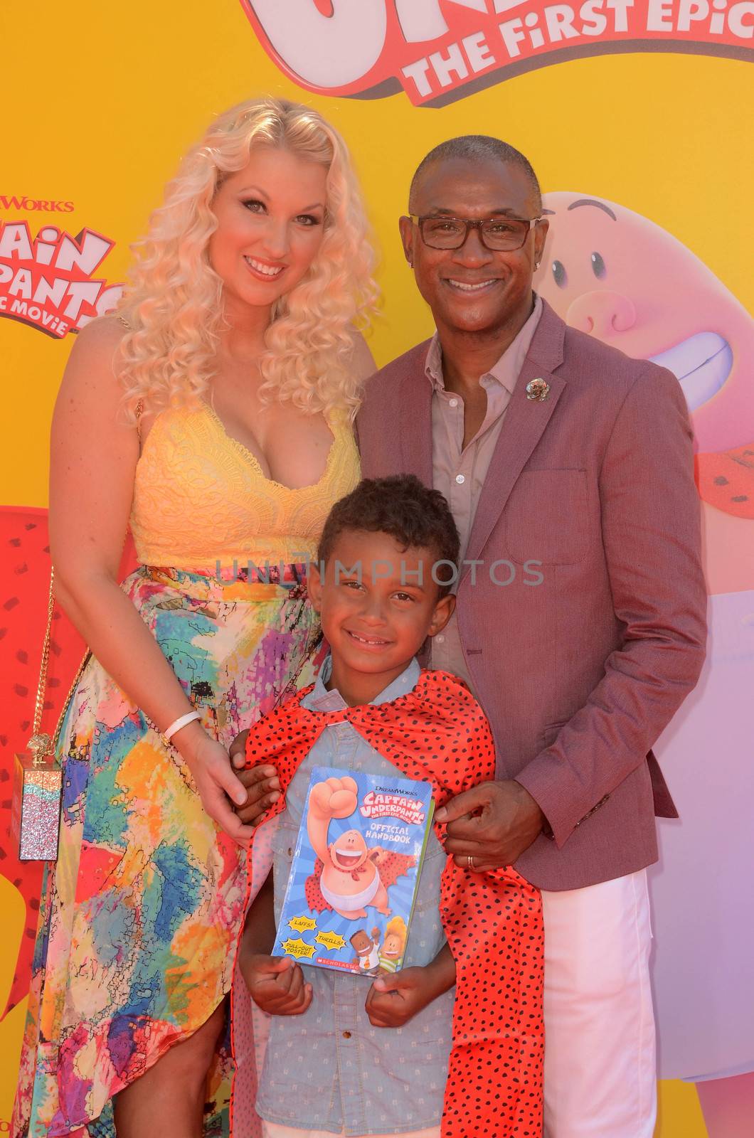 Tommy Davidson
at the "Captain Underpants" Los Angeles Premiere, Village Theater, Westwood, CA 05-21-17