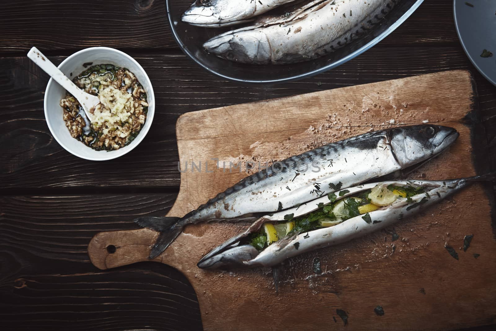 Fish stuffed by lemon and herbs with pepper