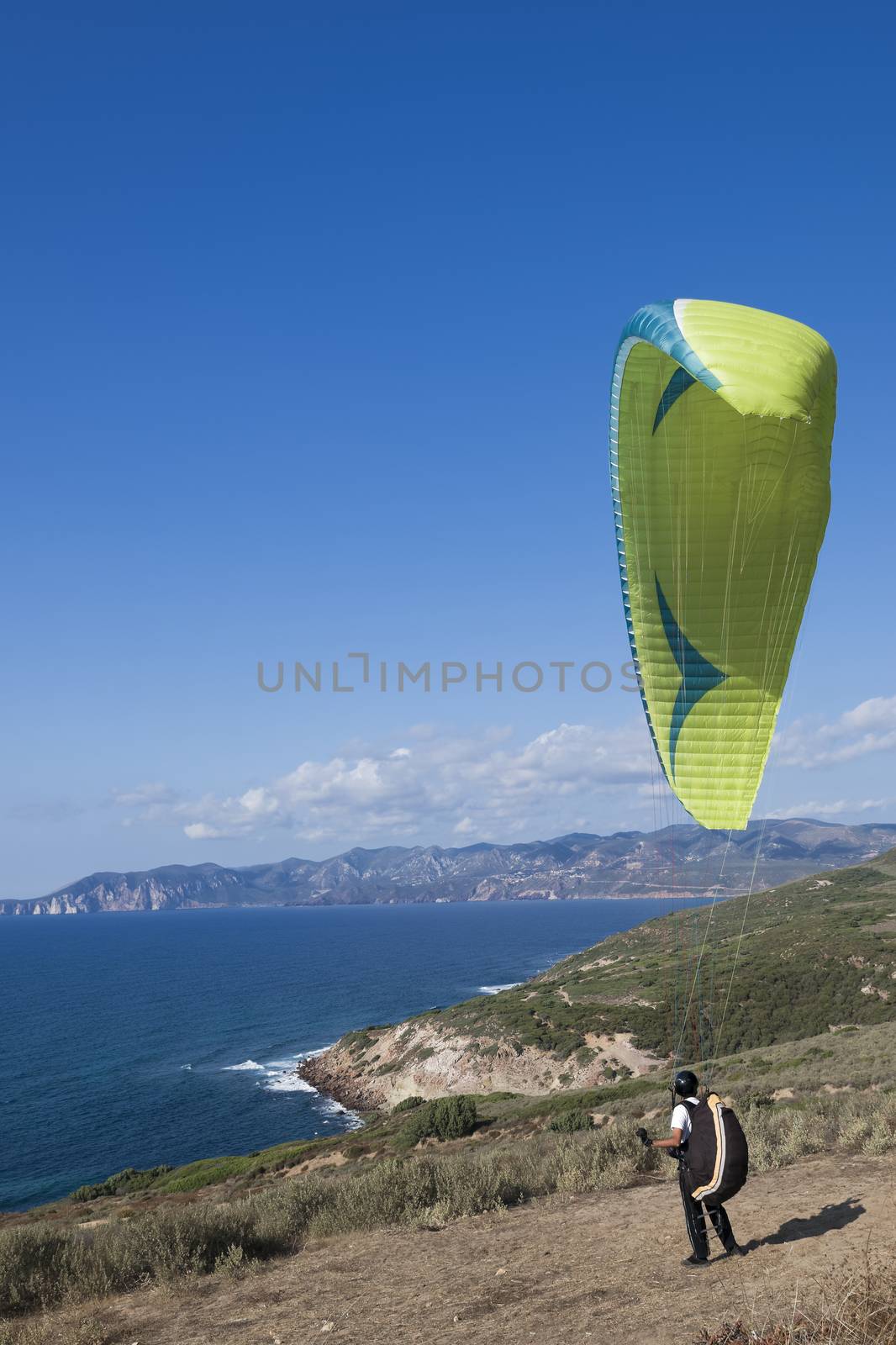 Departure with paragliding along the coasts of southern Sardinia.