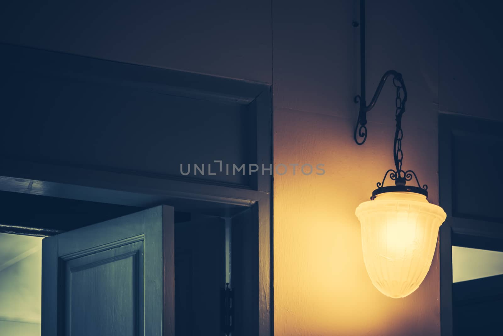 Old light bulb tone vintage for background