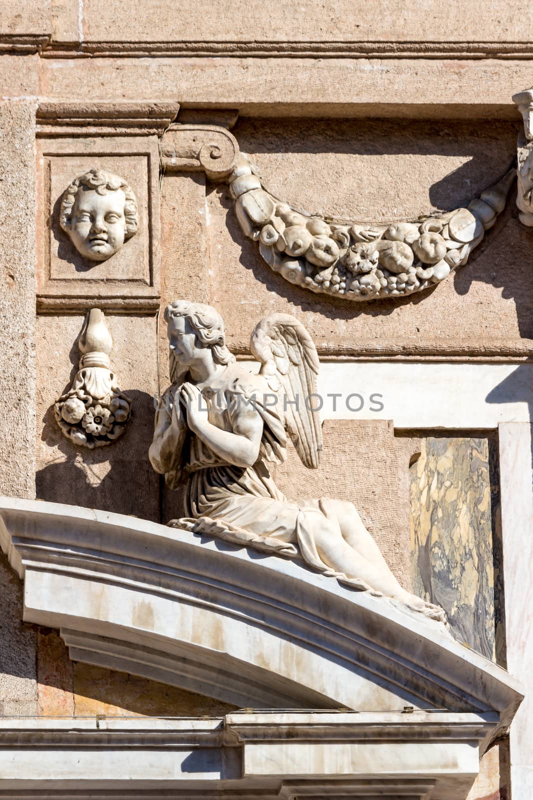 the statue of an angel praying