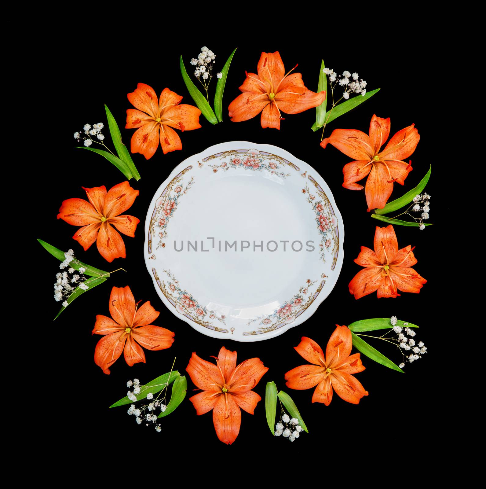 White plate and flowers by Epitavi