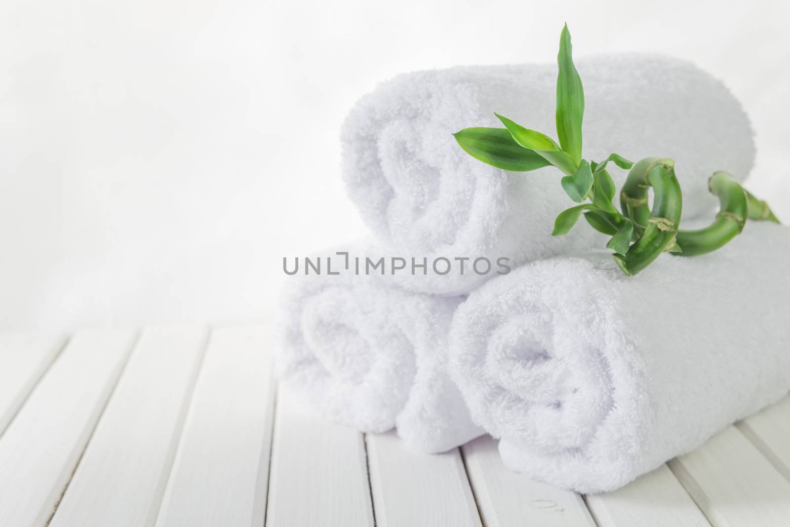 White bath towels and Lucky bamboo by Epitavi