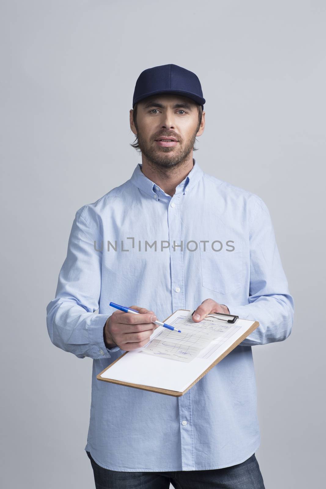 Delivery man ask to sign invoice by ALotOfPeople