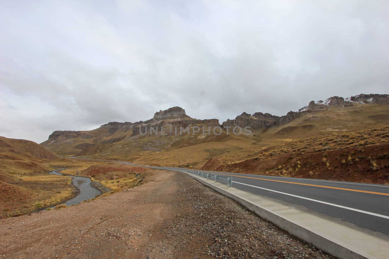 Road at Paso Pehuenche, Argentine by cicloco