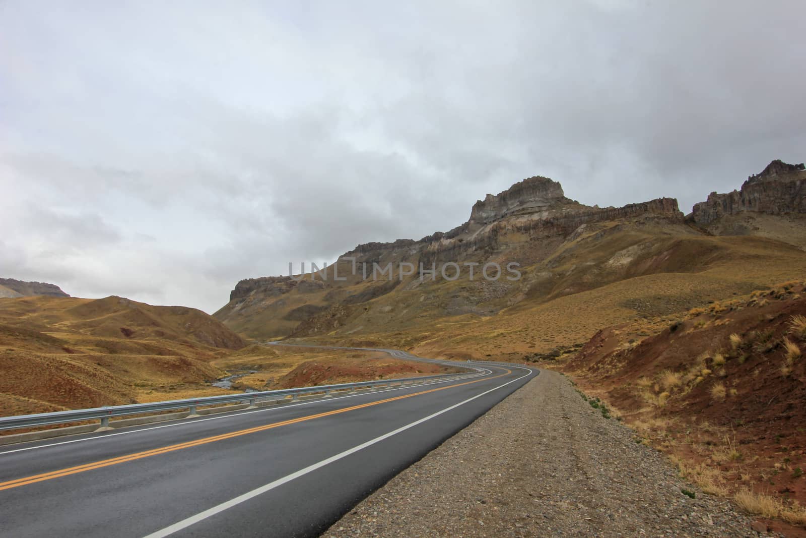 Road to the border at Paso Pehuenche, Argentine