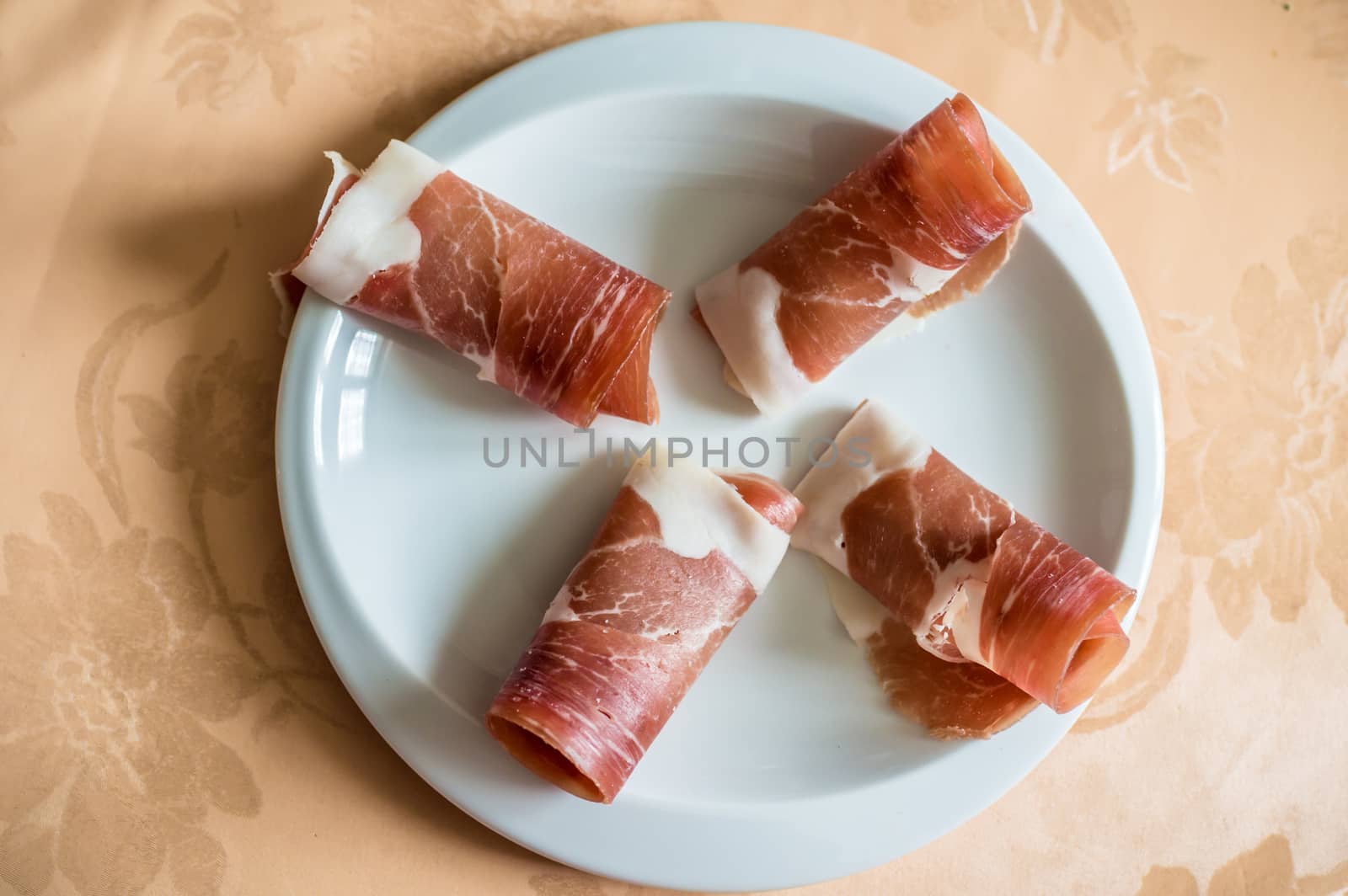 Tasty fresh bacon in white plate by okskukuruza