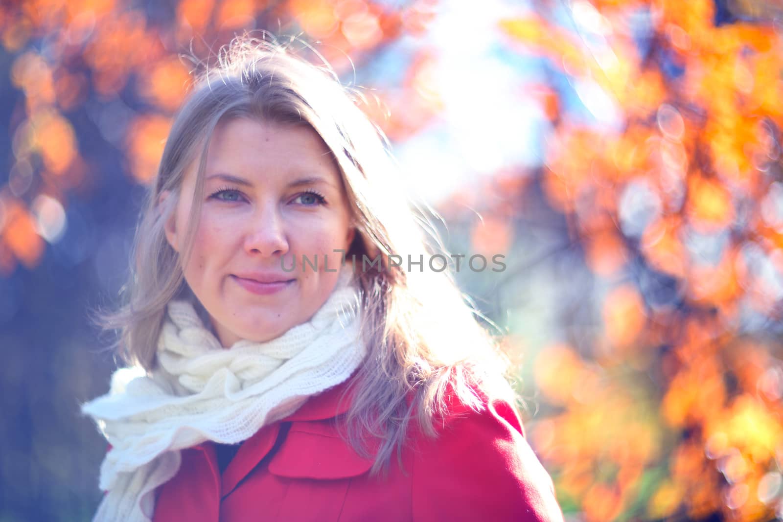 Young beautiful smiling woman in sunny autumn park