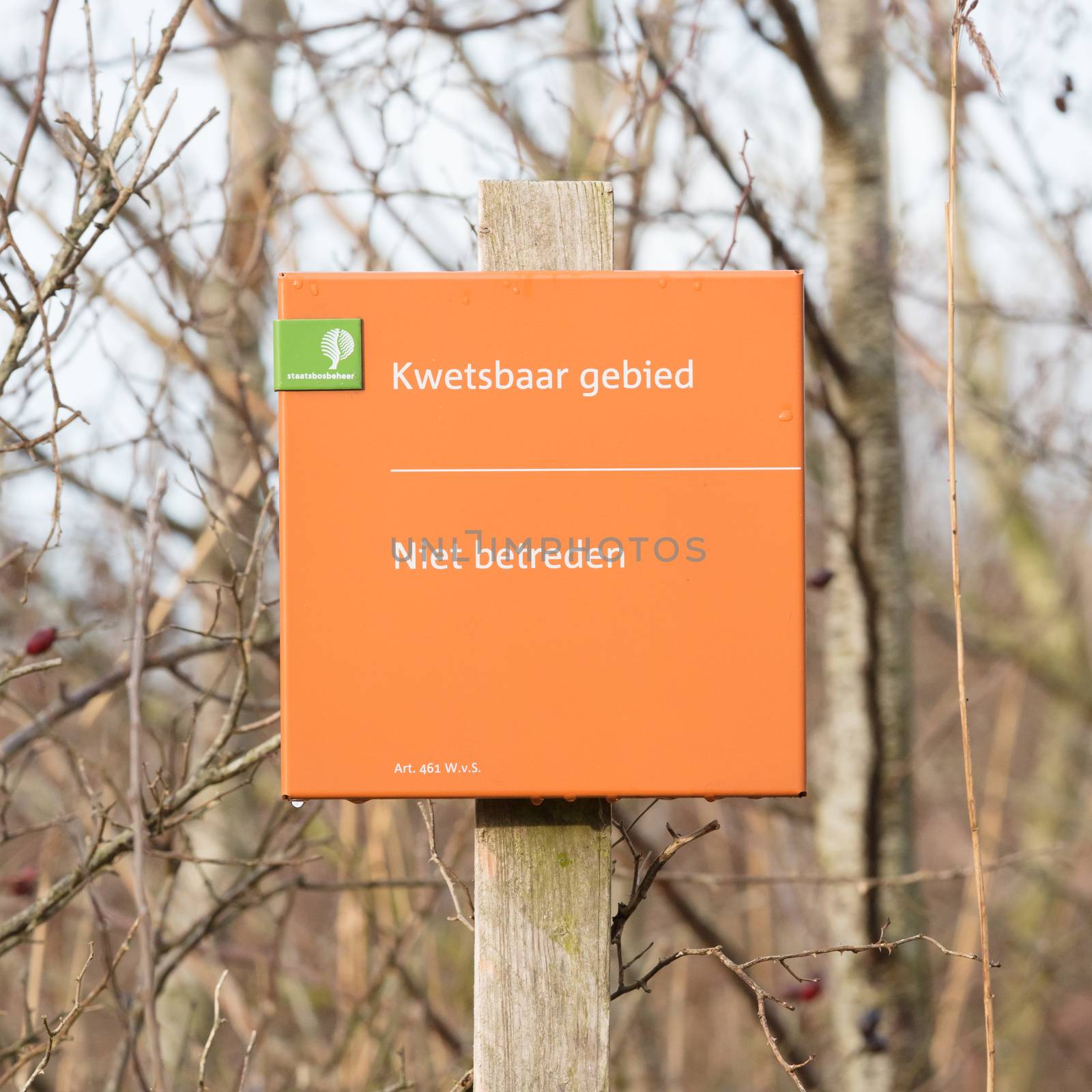 Lauwersoog; tourist sign saying 'no entry (niet betreden)' by michaklootwijk