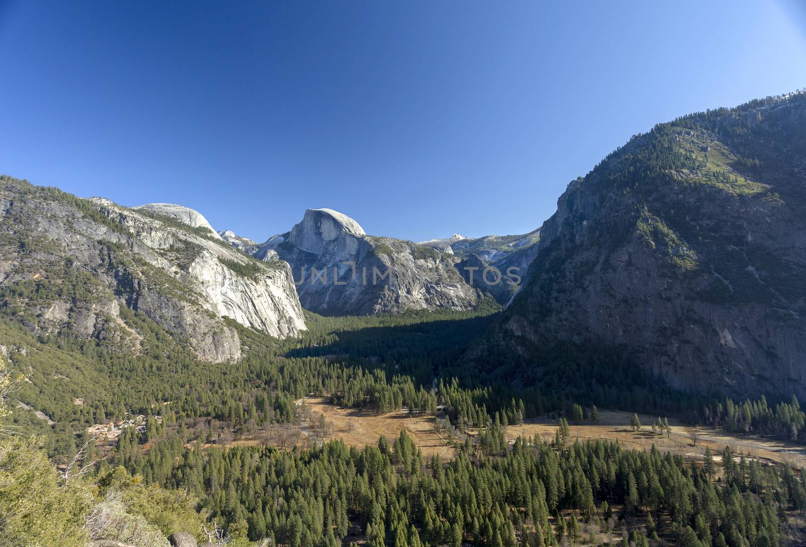 Yosemite Valley Floor by mmarfell