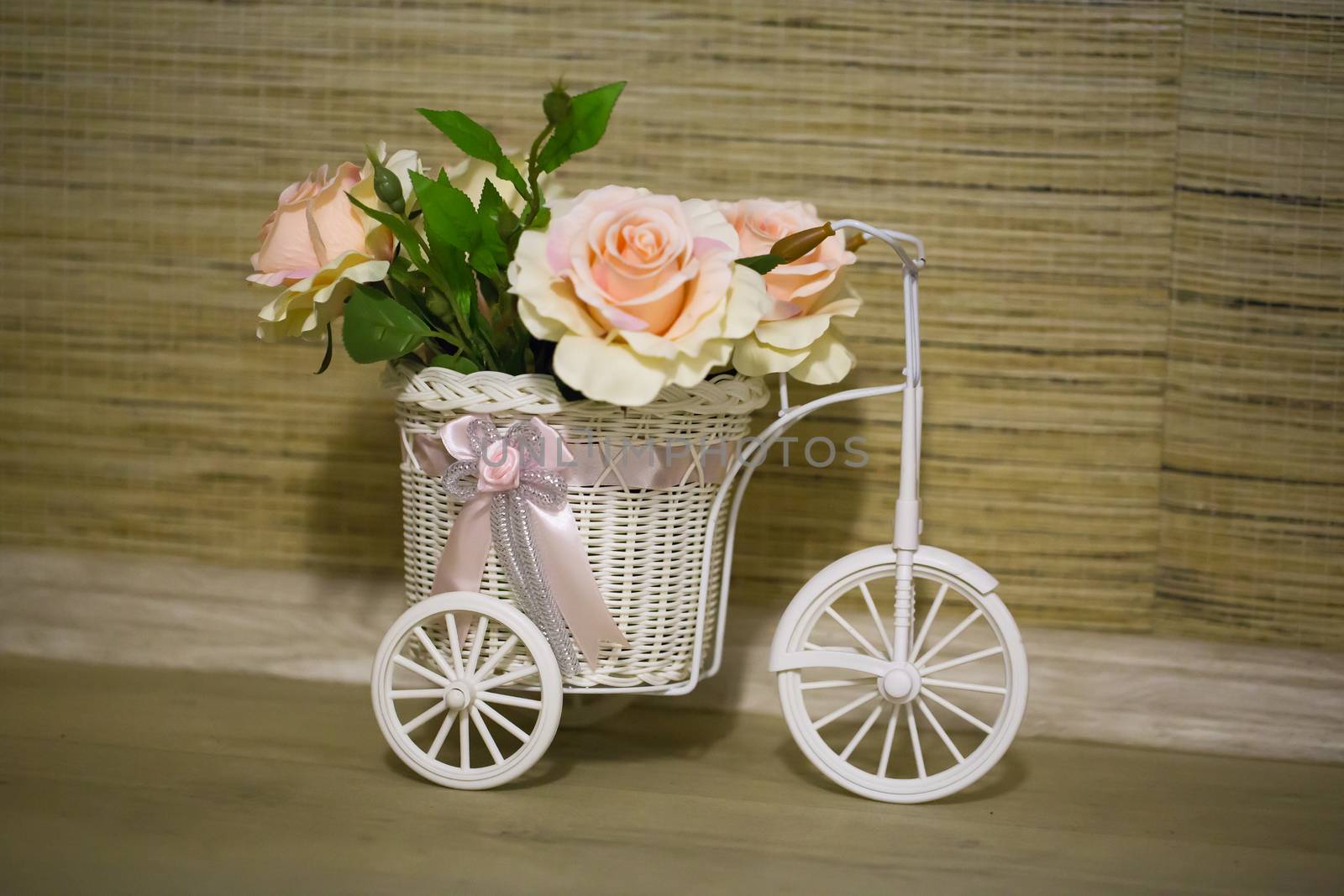 Roses on a mini tricycle. by boys1983@mail.ru