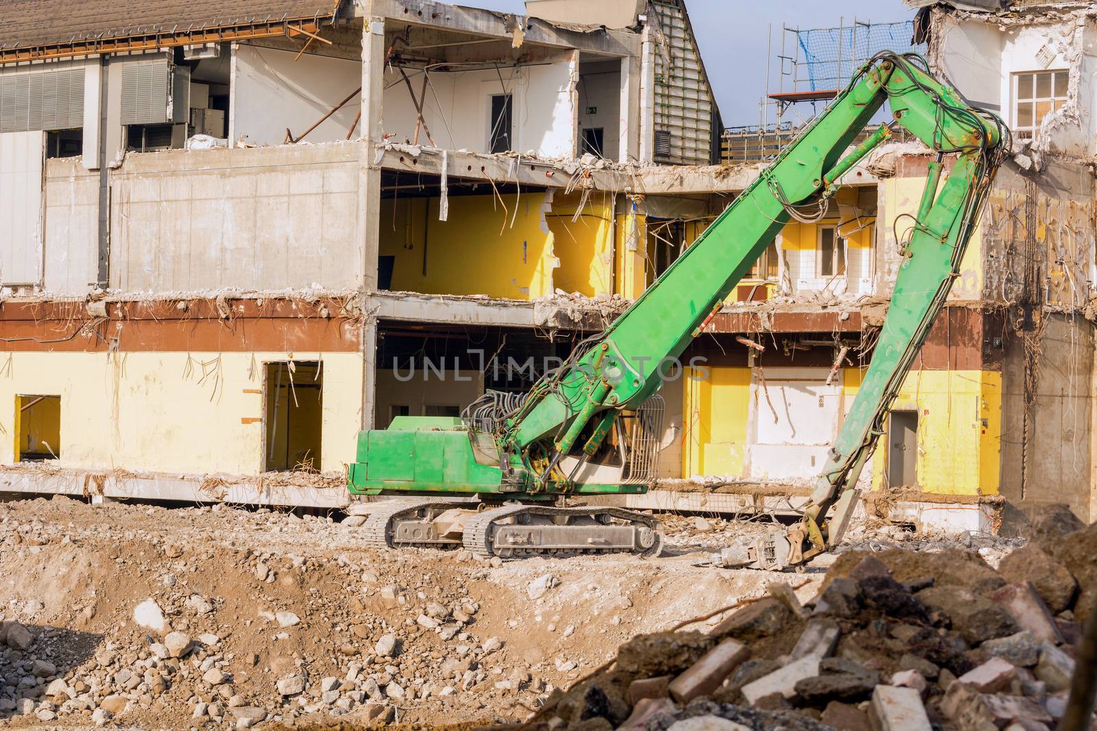 Demolition of a house in the Velberter City with heavy equipment