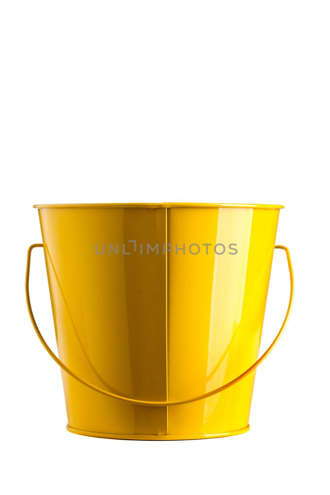 yellow bucket by kokimk