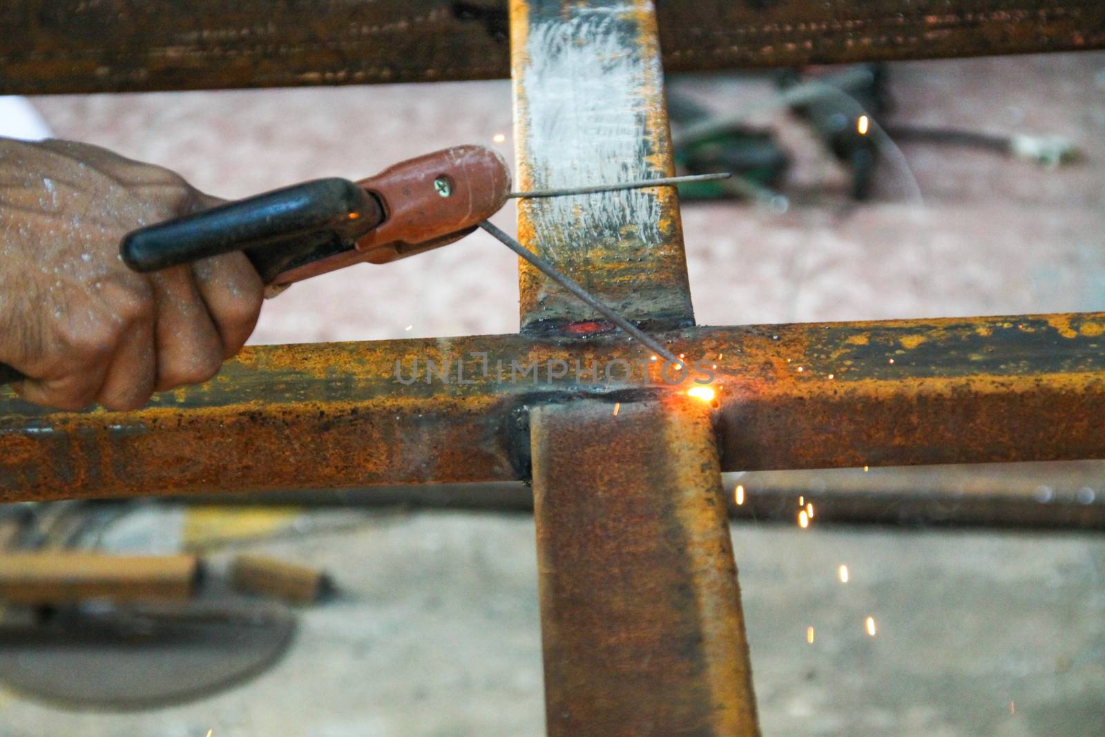 welding steel with sparks lighting