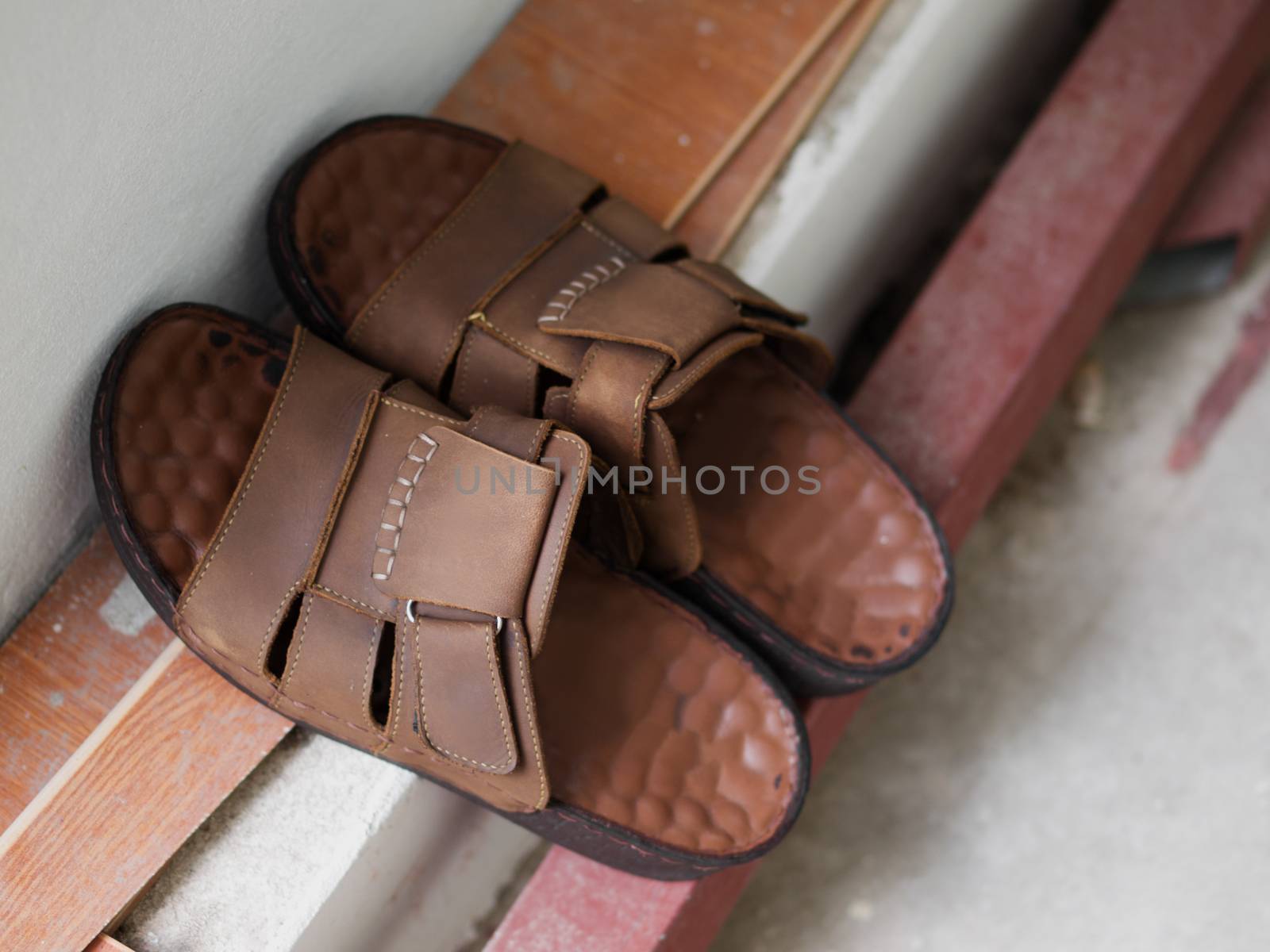 COLOR PHOTO OF MEN BROWN LEATHER SANDAL