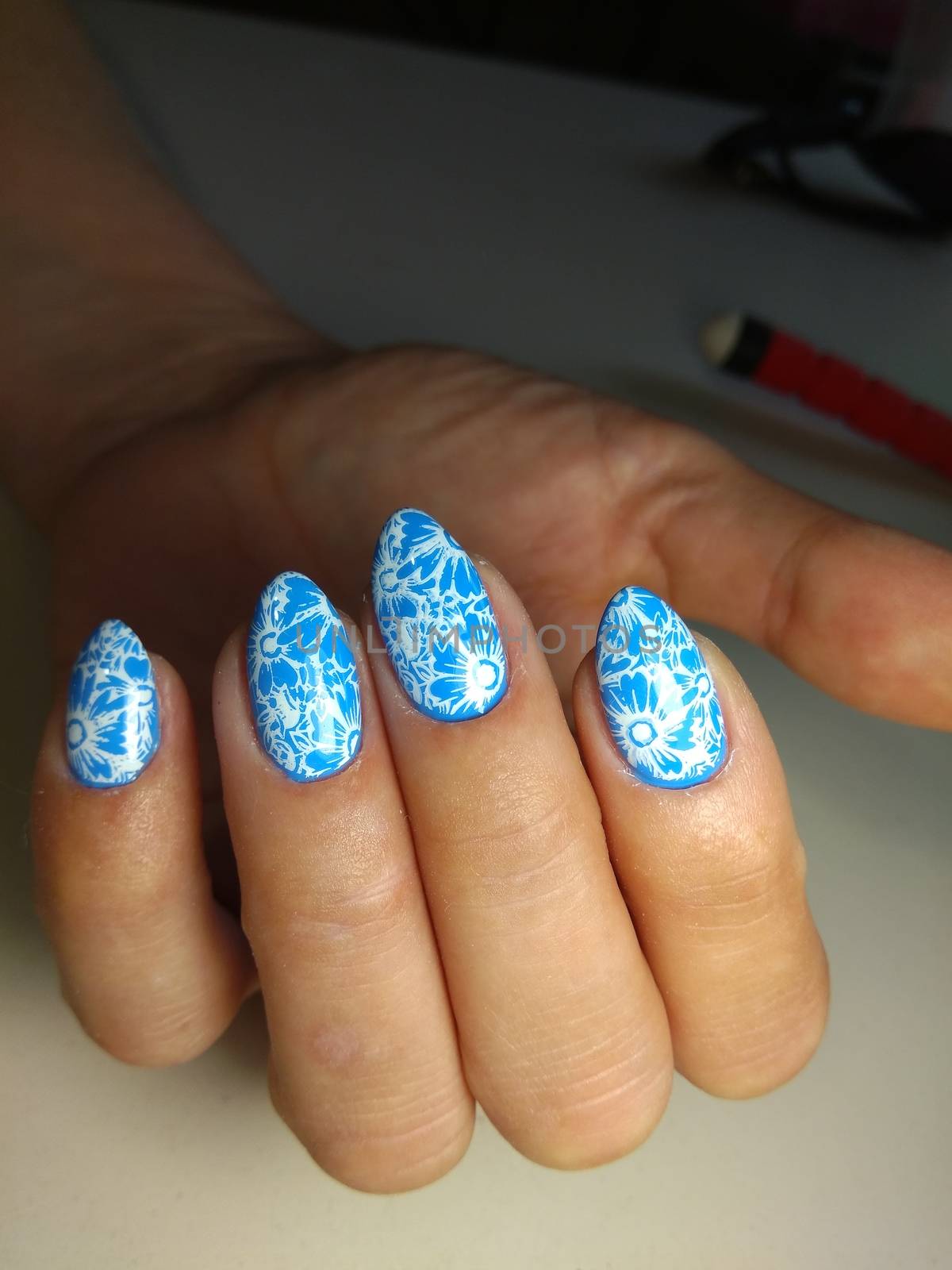 Here is presented one of the best manicure designs this year's Nail Marine