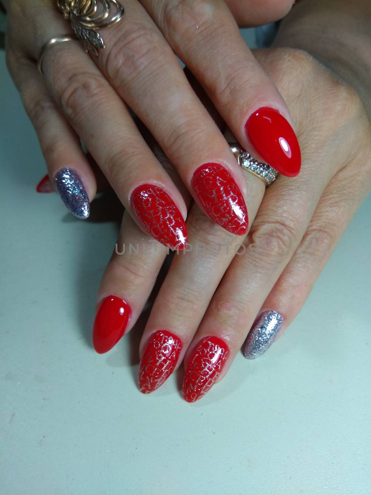 Here is presented one of the best manicure designs this year's Nail in red